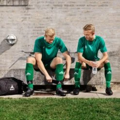 SELECT Shinguard Holder 5 SELECT Shinguard Holder -Sports Wear Shop 8566030 800036 800051 green black Sock tape shin guards holder actionpicture