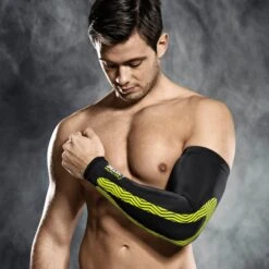 SELECT Compression Arm Sleeves 16 SELECT Compression Arm Sleeves -Sports Wear Shop 8582607 710013 6610 black Compression arm sleeve Profcare kinesiological effect model